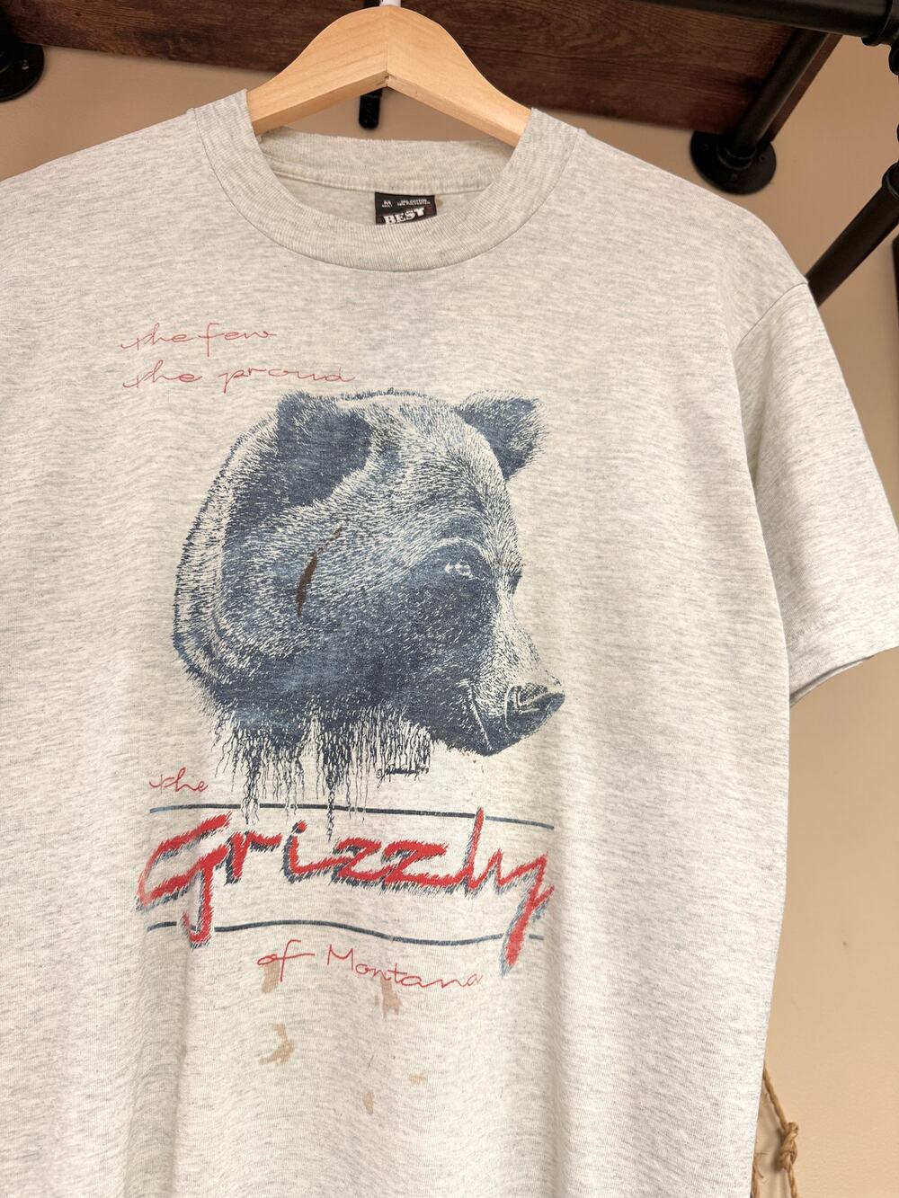 90s Grizzly Bear Montana Vintage Fruit of the Loom Tourist Tee Shirt Screen